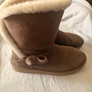 Koolaburra Brown Winter Boots with Cream Fur